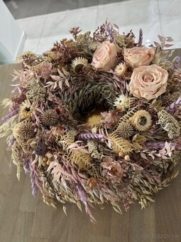 Letný veniec zo sušených kvetov a stabilizovaných ruží - 2