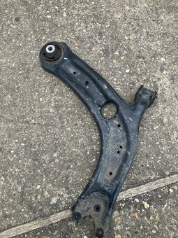 prave rameno predni napravy SKODA Audi 3Q0407154D - 2