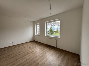 Priestranný 3i byt s balkónom a kobkou - Radvaň - 2