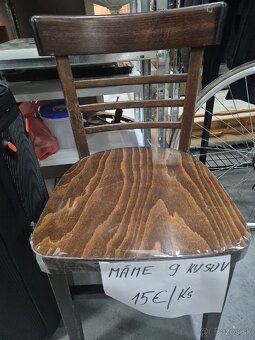 Predám stoličky máme 5ks Ks 15€ - 2