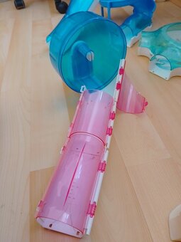 Dva domčeky a koleso na hranie - 2