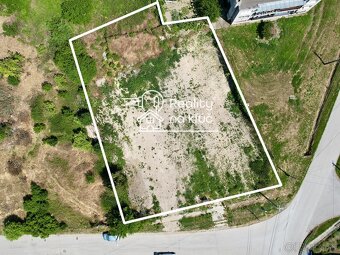 Na predaj stavebný pozemok 596m² alebo 1 185m² v obci Čechy - 2