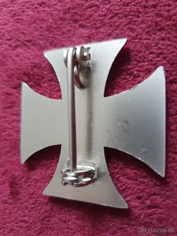 Vyznamenanie , Slovensky stat , zelezny kriz , odznak - 2
