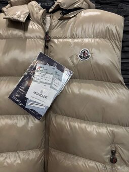 Moncler vesta krémová - 2