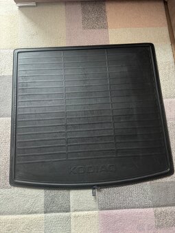 Predam obojstranny koberec do kufra - 2