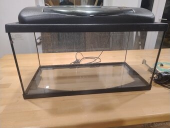 Predám akvárium 54 l s príslušenstvom - 2