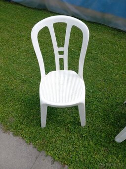 Predám  plastové stoličky - 2