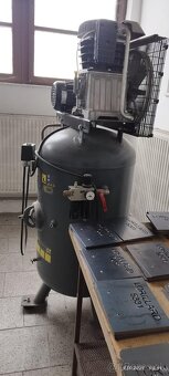 Pístový kompresor Schneider UniMaster ST (8762) - 2