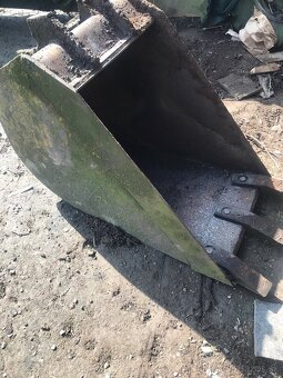 Predám na veľký bager 2 lyžice a 1 hydraulický drapak - 2