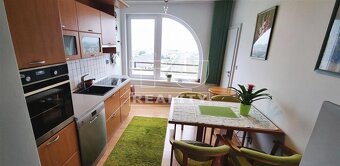 ZNÍŽENÁ CENA - Atypický podkrovný bytík s výťahom,po... - 2
