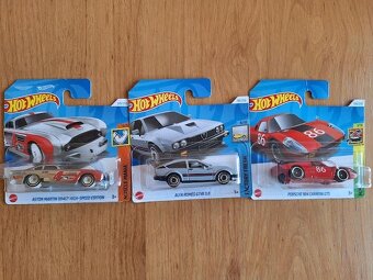 Hot wheels Stingray Convertible,Toyota Tacoma,BMW - 2