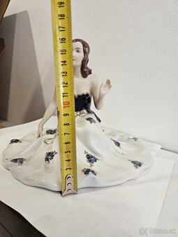 Porcelánová soška : Sediaca dáma "ROYAL DUX Bohemia" - 2