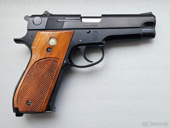 Predám Smith & Wesson 39-2 9 Luger - 2