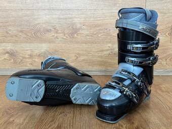 Predám lyže Blizzard Spirit 3 151cm s lyžiarkami a prilbou - 2