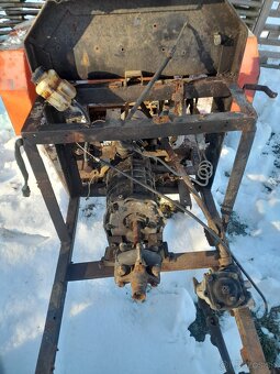 Predám málo traktori - 2