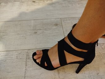 Trblietavé saty nove - 2