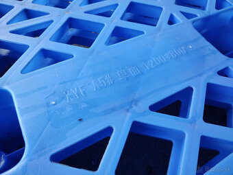 Predám plastové palety - 2