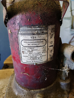 Hydraulický zdvihák 12t - 2