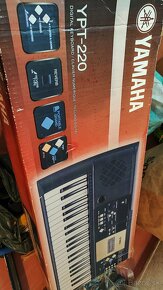 Keyboard Yamaha YPT-220 - 2