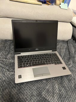Fujitsu Lifebook U745 - 2