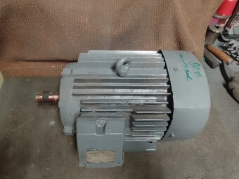 Predam 3kw elektromotor. - 2