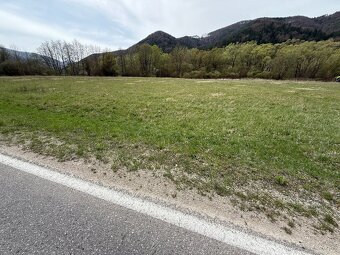 POZEMOK PRI HLAVNEJ CESTE V RAJECKEJ LESNEJ - 2