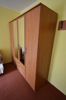 pekna zachovala skrina - obyvačka - spalna detska 200 x 207 - 2