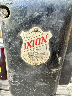 Historicka rucna vrtacka so stojanom . - 2