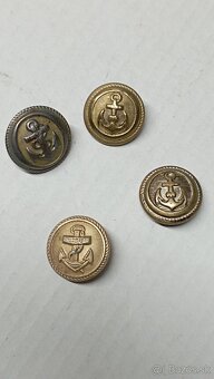 Staré vojenské gombíky... - 2