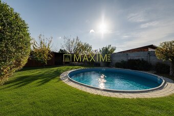 TOP Exkluzívny 4-izbový dom v Miloslavove: Bazén, záhrada, f - 2