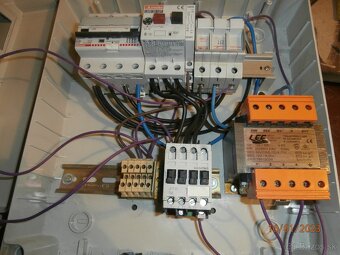 Ovladacia skrinka s magnetotermicky spinačom . - 2