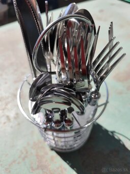 Príbor v stojane 4x6{24 ks - 2