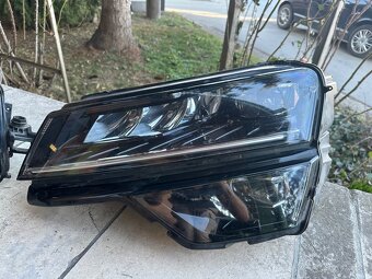Karoq predné svetlá - 2