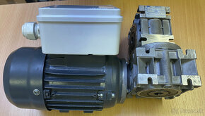 Elektro motor s dvoma prevodovkami SITI Riduttori Italy 60W - 2