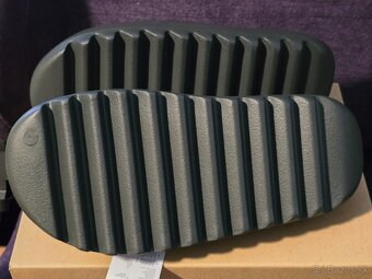 Yeezy Slide Dark Onyx 43 - 2