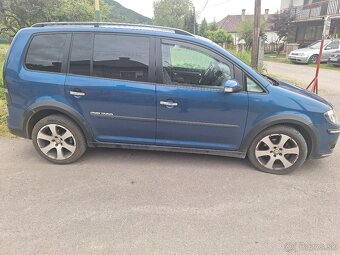 Volkswagen Touran Cross - 2