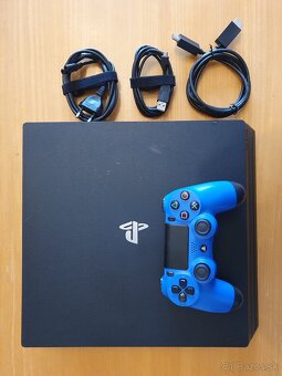 Predám Playstation 4 PRO 1TB + 1 joystick + hra - 2
