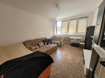 NA -PREDAJ 1,5-IZBOVÝ BYT 40m2, BREZOVÁ POD BRDALOM - 2