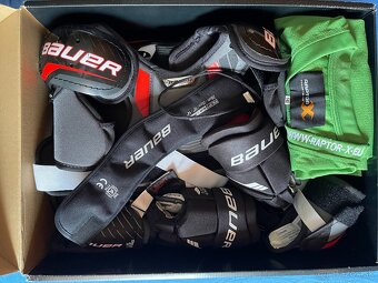 Hokejova výstroj a prilba - 2