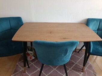 Stôl a stoličky - 2