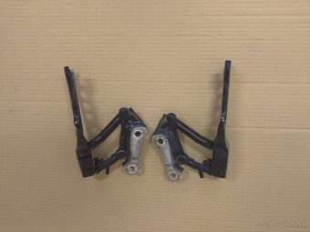 pánty pred. kapoty Superb 2 - 2