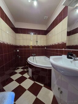 Veľký 3 -izb.byt až 78 m2 po rekonštrukcii s pekným výhľadom - 2