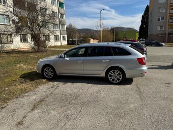 Divoz gb: Škoda Superb 1.6 TDI (2013) – pravostranné riaden - 2