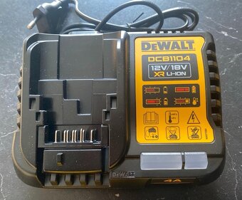 Nová sada DeWALT DCB1104P2 se zárukou - 2