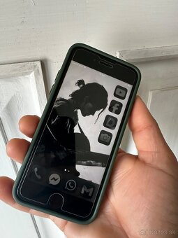 Apple iPhone SE 2020 - 2