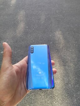 📱 Xiaomi Mi9 – 128GB / 6GB RAM – veľmi dobrý stav - 2