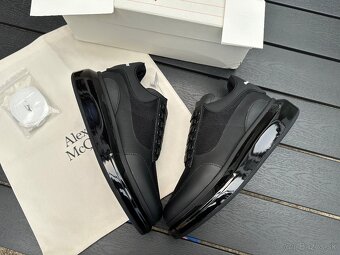 Alexander McQueen Black full balenie. - 2