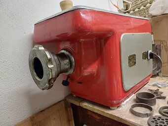 Mlyncek na mäso - 2