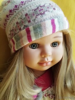 Babika klbova vo svetriku - 2