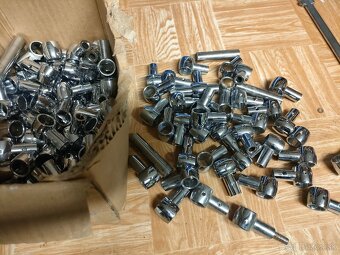 Niklovany mosadzny držiak na tyč - 2